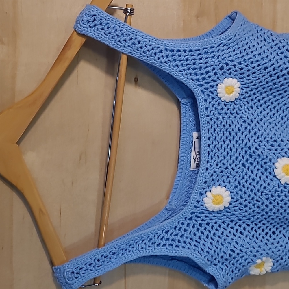 Hollister Blue Crochet Tank Top With A Daisy Floral Pattern - Picture 2 of 6
